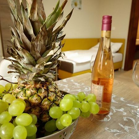 Mosoly Deluxe Apartman Гюла Екстериор снимка