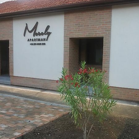 Mosoly Deluxe Apartman Гюла Екстериор снимка