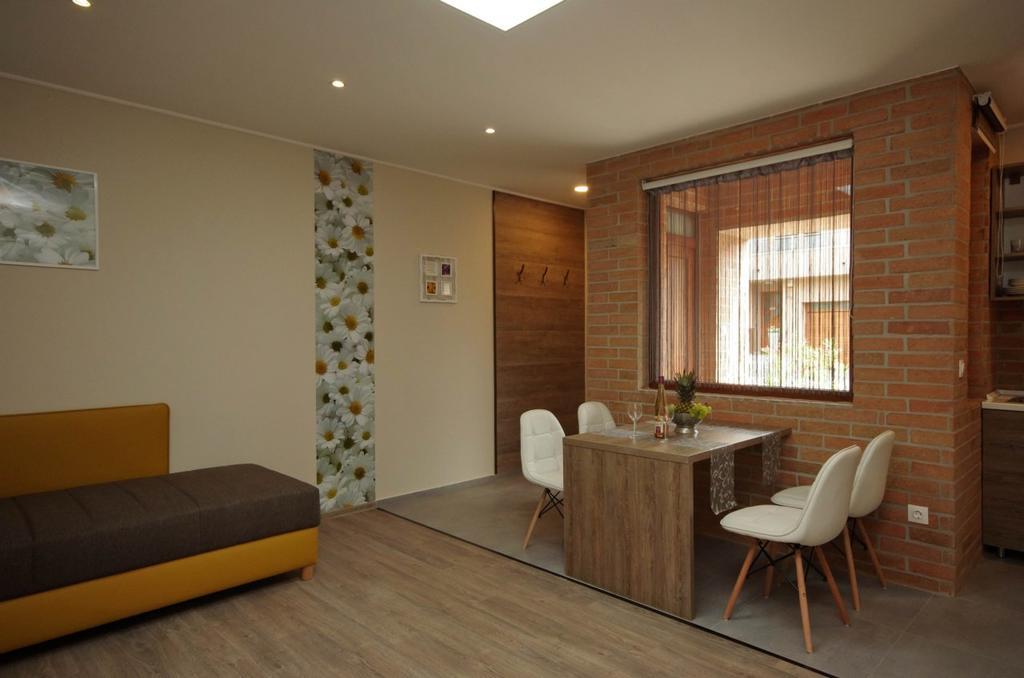 Mosoly Deluxe Apartman Гюла Екстериор снимка
