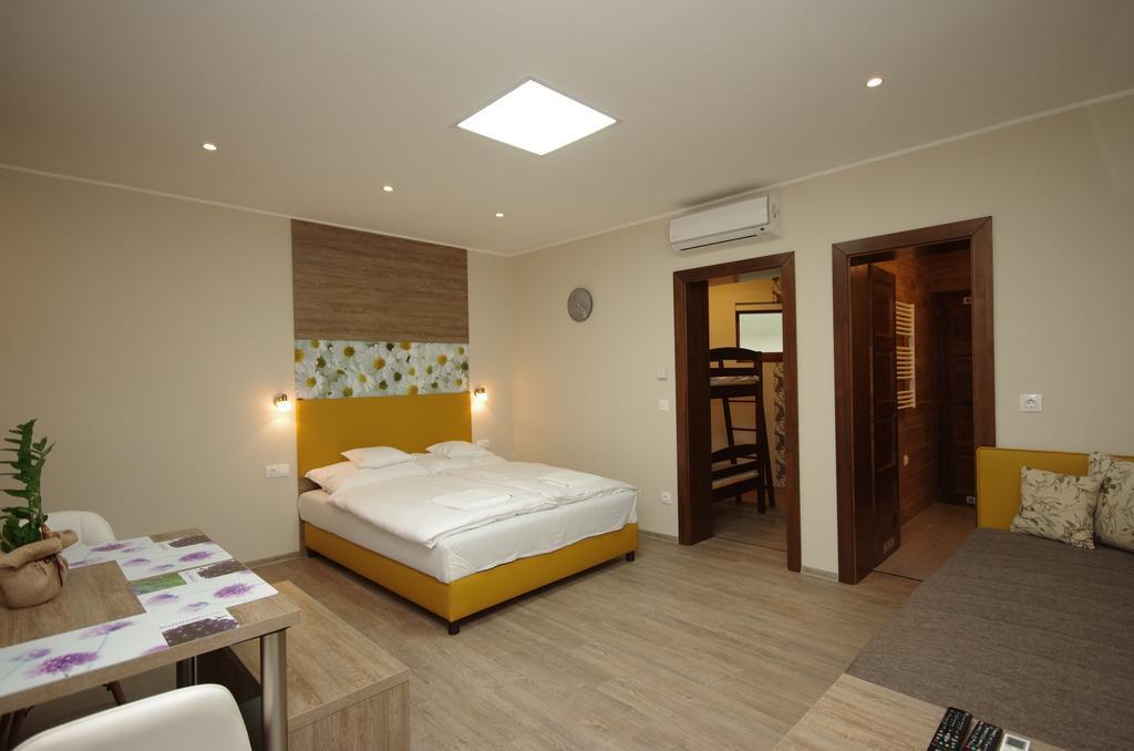 Mosoly Deluxe Apartman Гюла Екстериор снимка