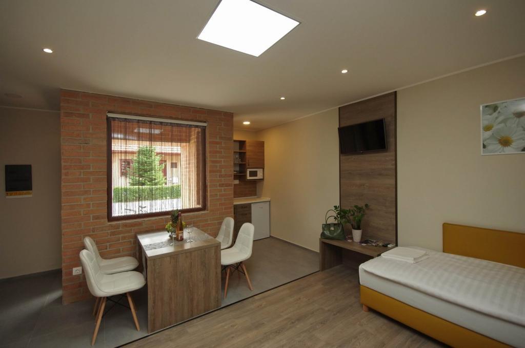 Mosoly Deluxe Apartman Гюла Екстериор снимка